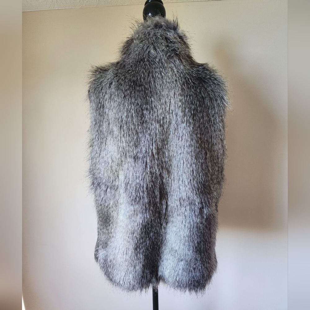 Calvin Klein Faux Fur Gray Vest Women's Sz M. - Picture 2 of 6